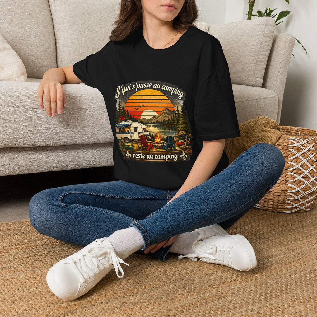 S'qui s'apsse au camping reste au camping - T-Shirt