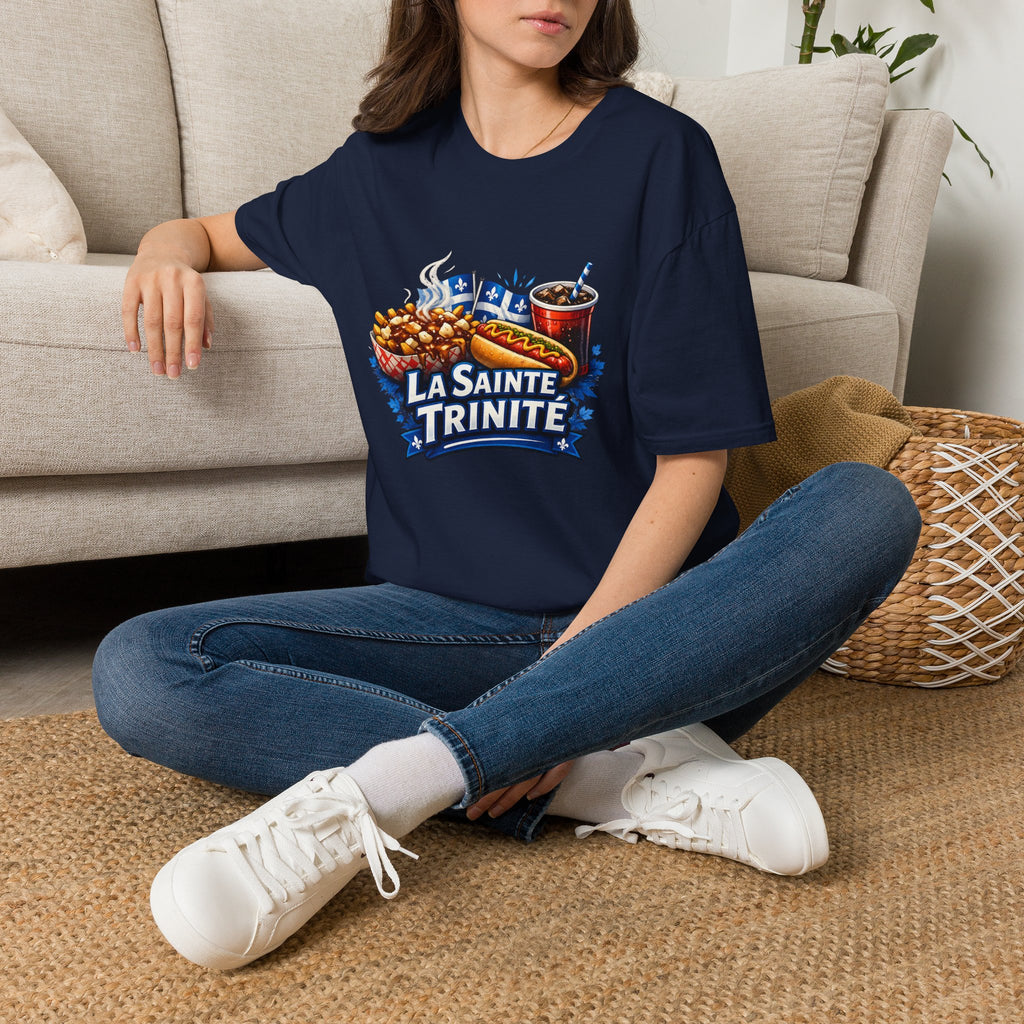 La Sainte Trinité – T-Shirt Québécois Poutine, Hot-Dog & Humour