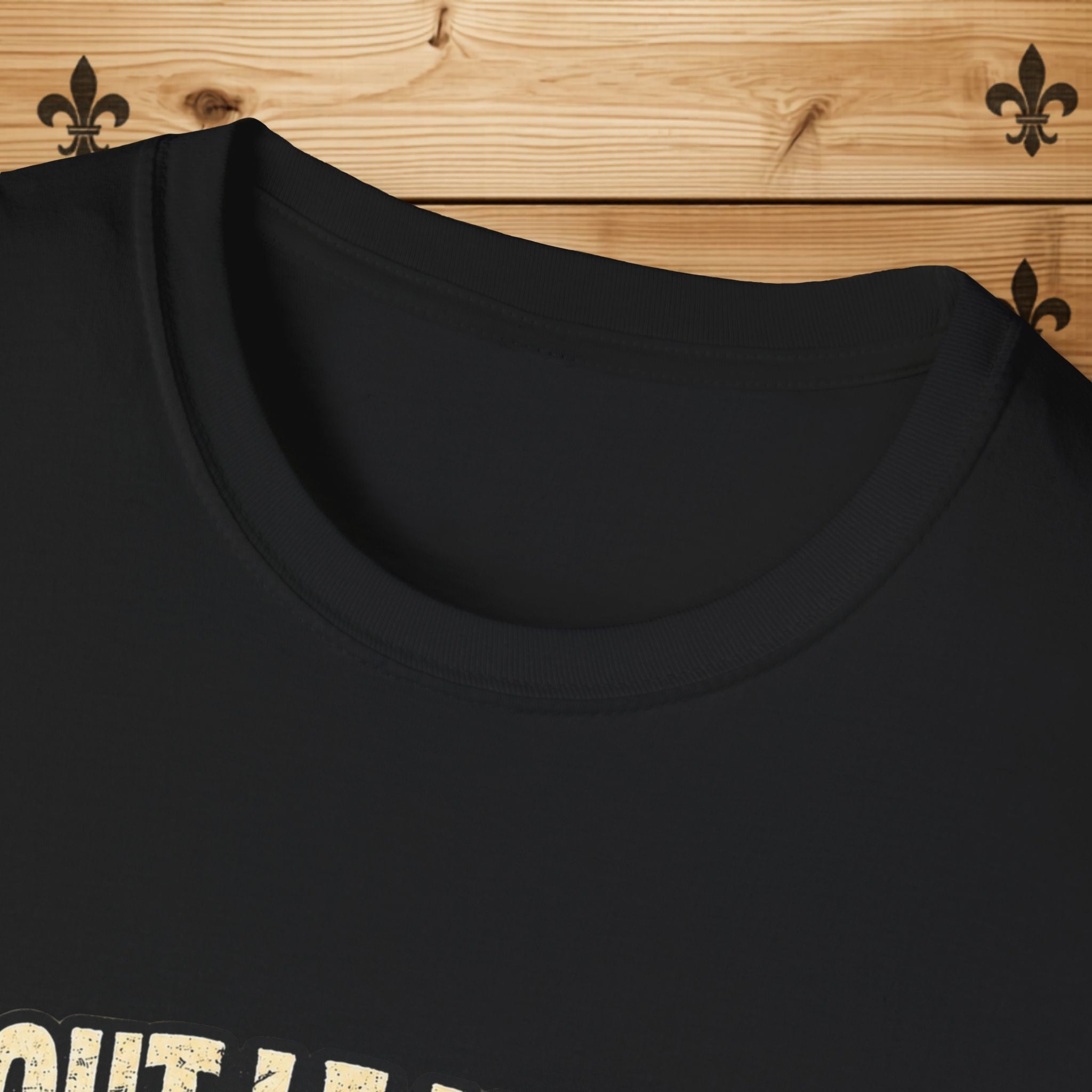 Tout Le Monde a le Droit d'Être Laitte T-Shirt French Fleur-de-lys Patriotic Design Quebec T-Shirt