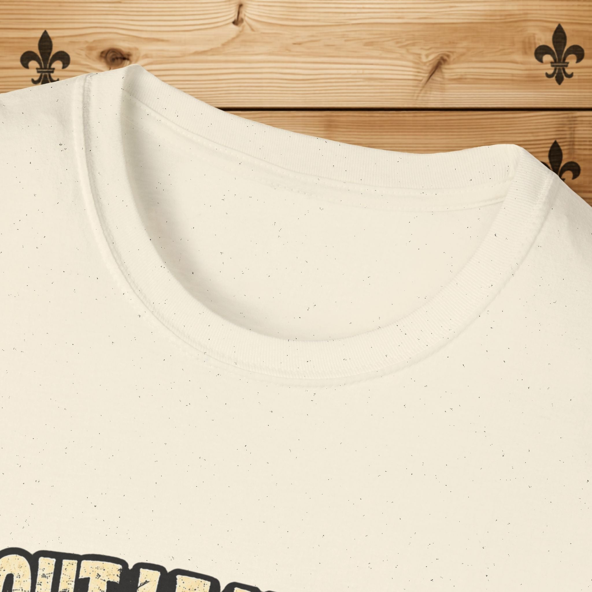 Tout Le Monde a le Droit d'Être Laitte T-Shirt French Fleur-de-lys Patriotic Design Quebec T-Shirt
