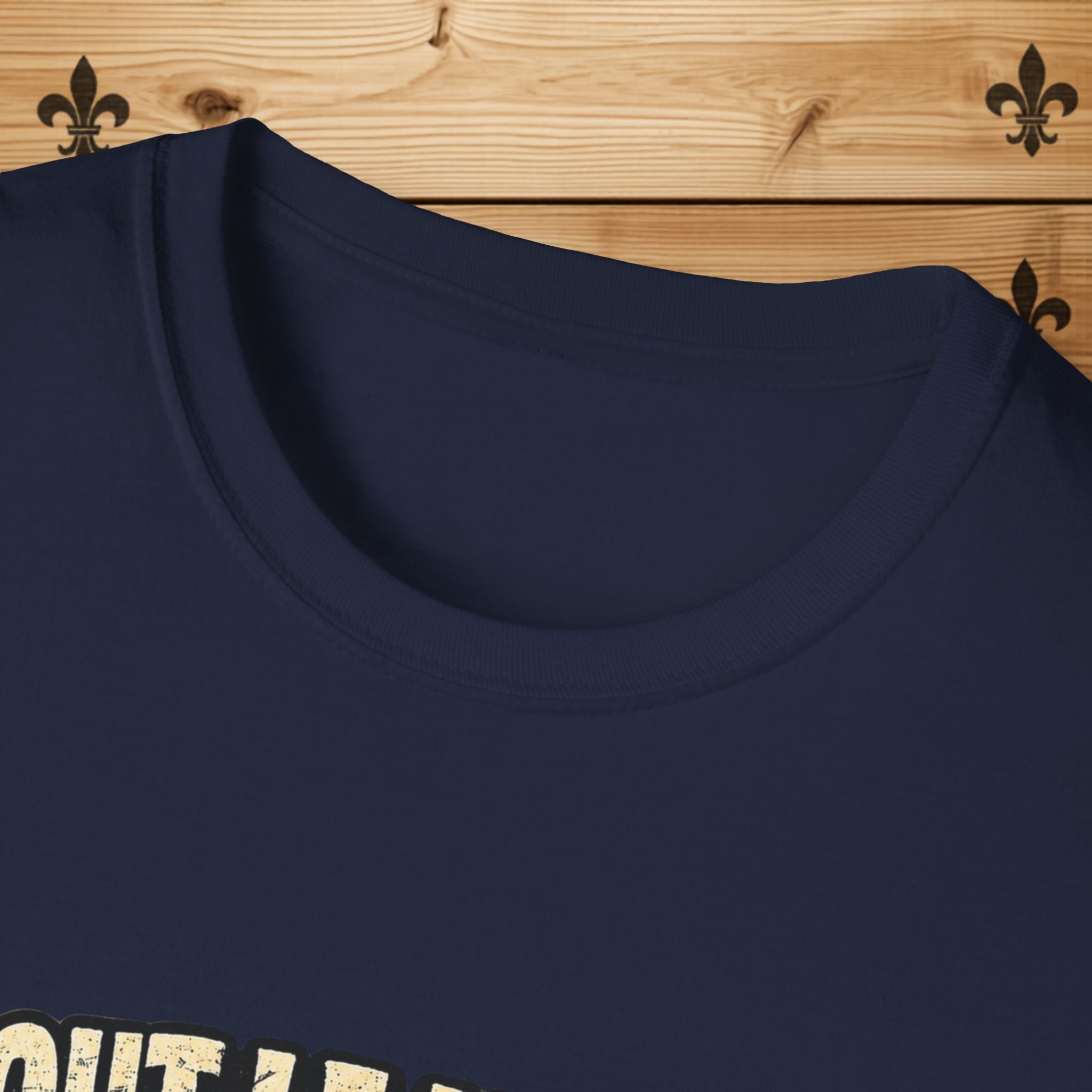 Tout Le Monde a le Droit d'Être Laitte T-Shirt French Fleur-de-lys Patriotic Design Quebec T-Shirt